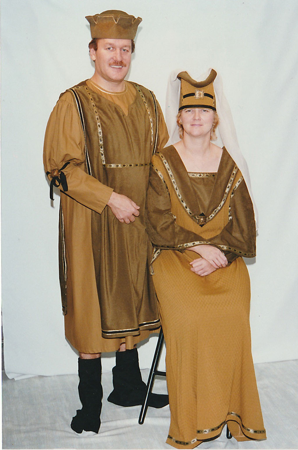 Location de déguisements, de costumes et d’accessoires Médiévaux rois et reines jaunes | Boutique Kat-Lyn Québec