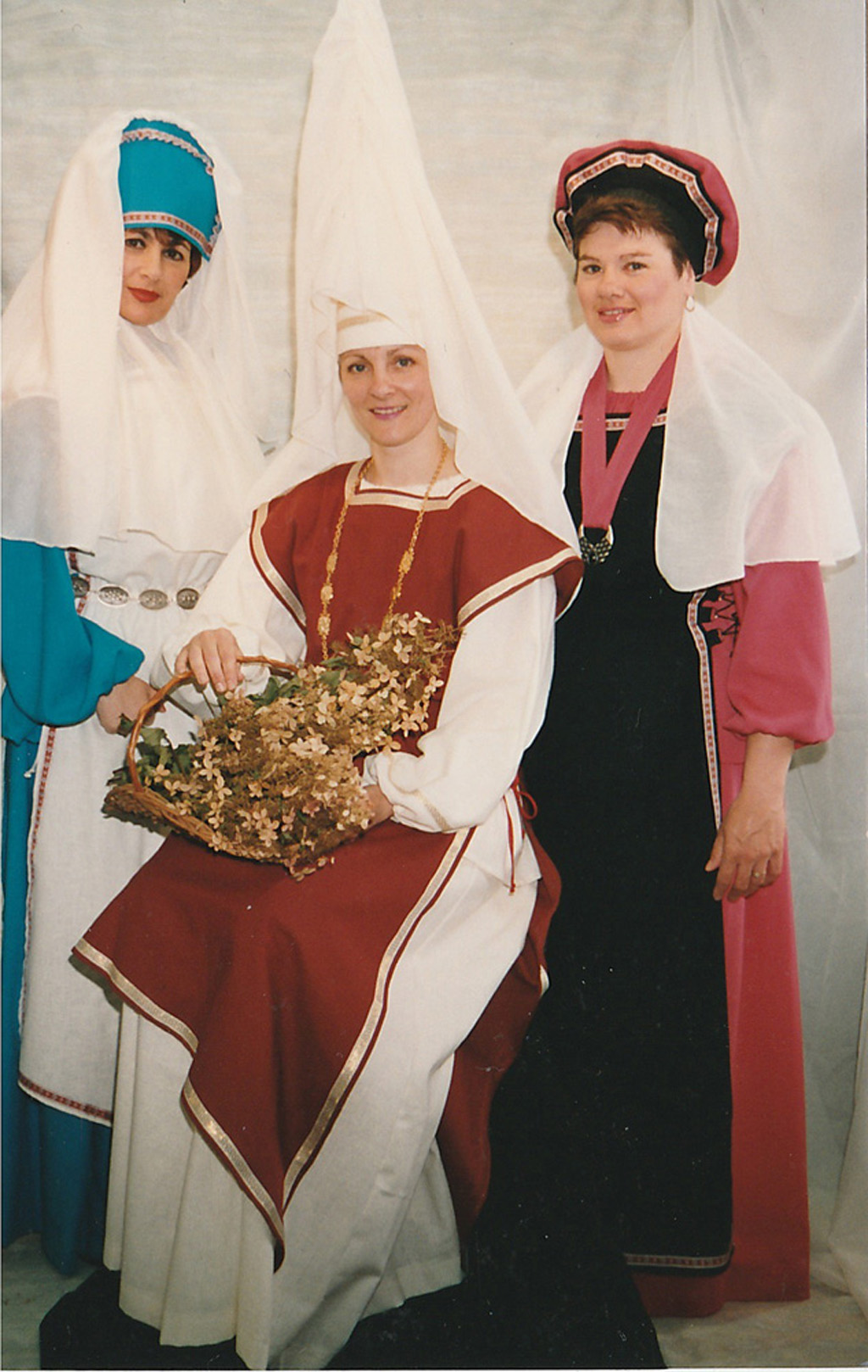 Location de déguisements, de costumes et d’accessoires Médiévaux princesses et reines | Boutique-Kat-Lyn Québec